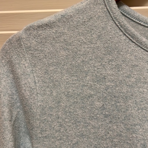 Old Navy Sweatshirt in Green - Picture 3 of 11